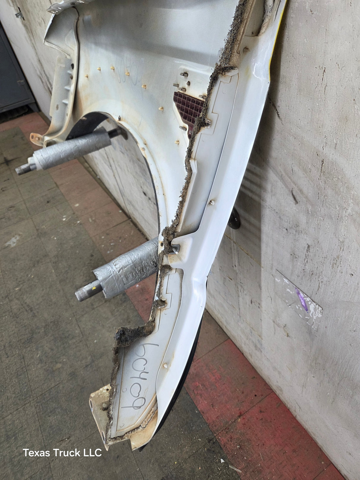 2011-2016 Ford Super Duty F450 F550 RH Passenger Side Front Fender