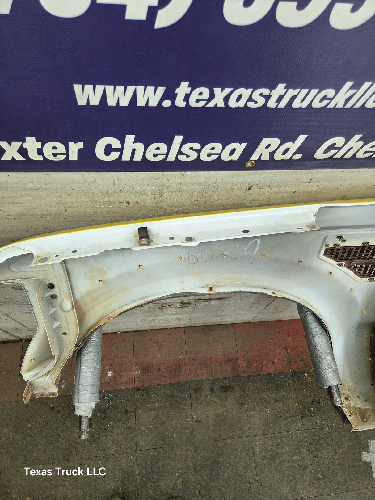 2011-2016 Ford Super Duty F450 F550 RH Passenger Side Front Fender