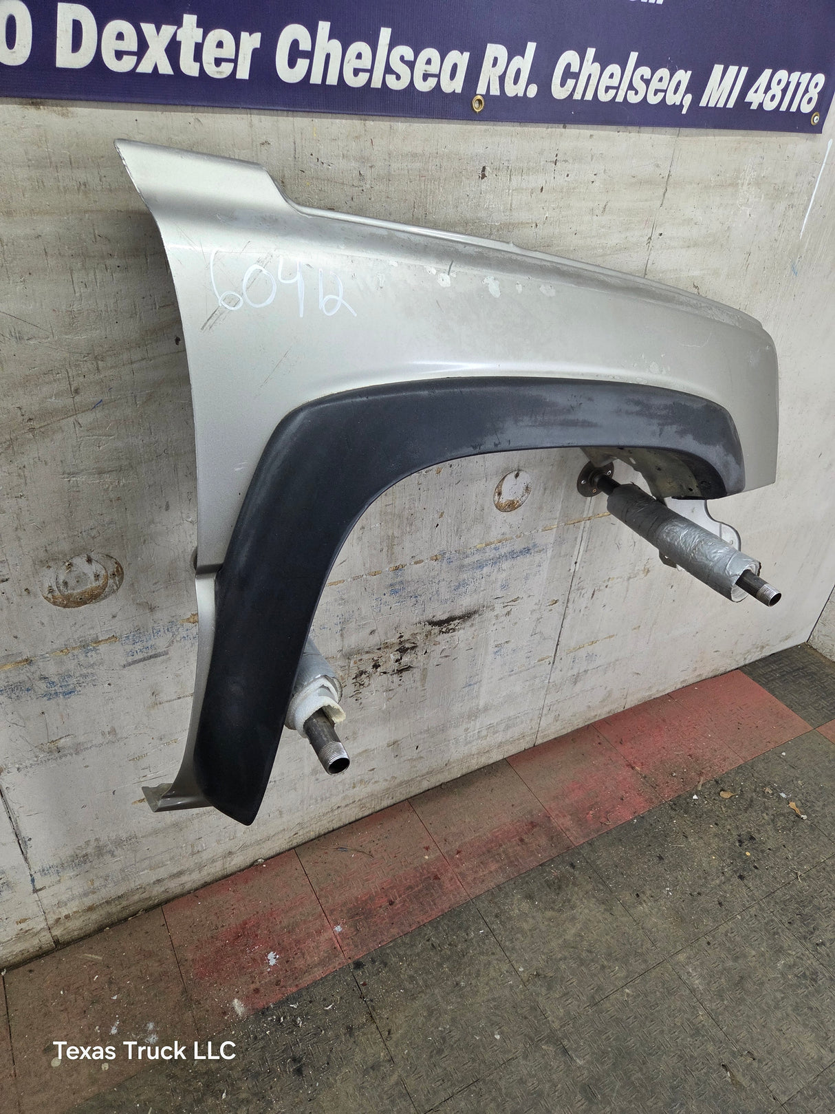 2003-2007 Chevrolet Silverado / Tahoe / Suburban 1500 2500 3500 HD RH Passenger Side "Cateye" Front Fender