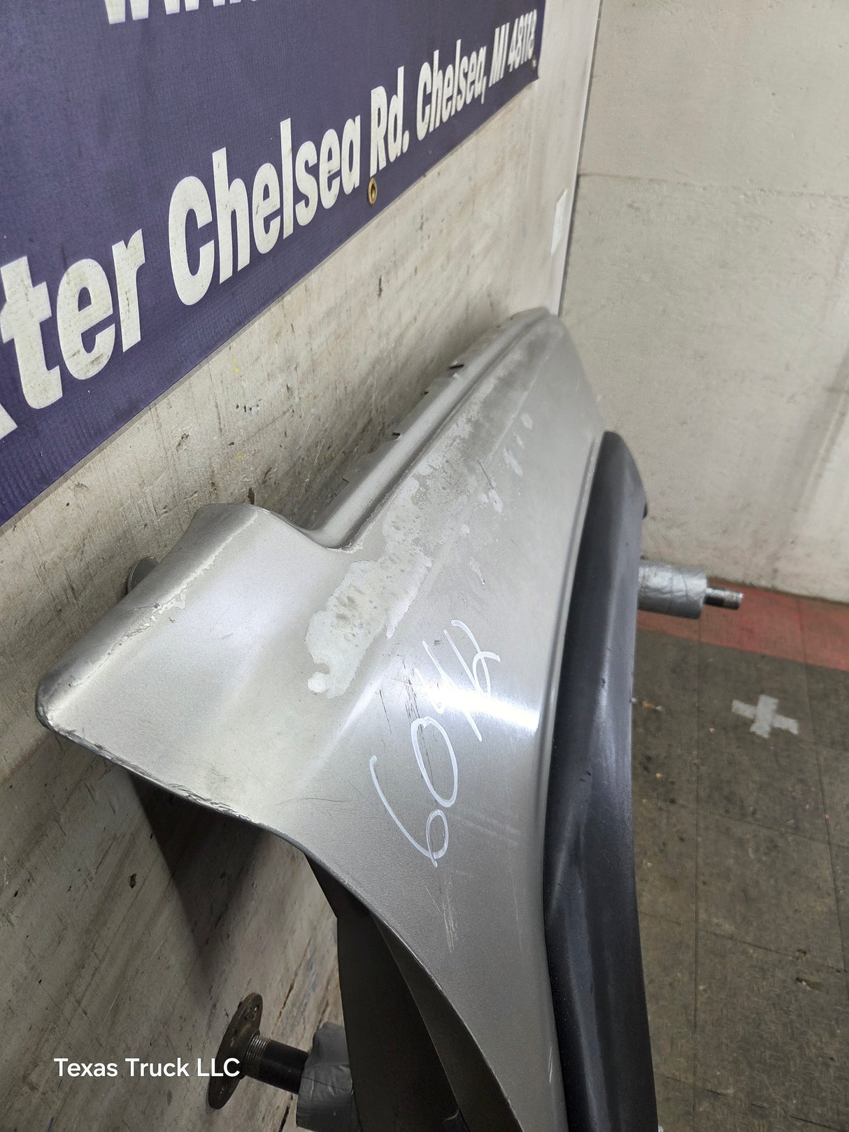 2003-2007 Chevrolet Silverado / Tahoe / Suburban 1500 2500 3500 HD RH Passenger Side "Cateye" Front Fender