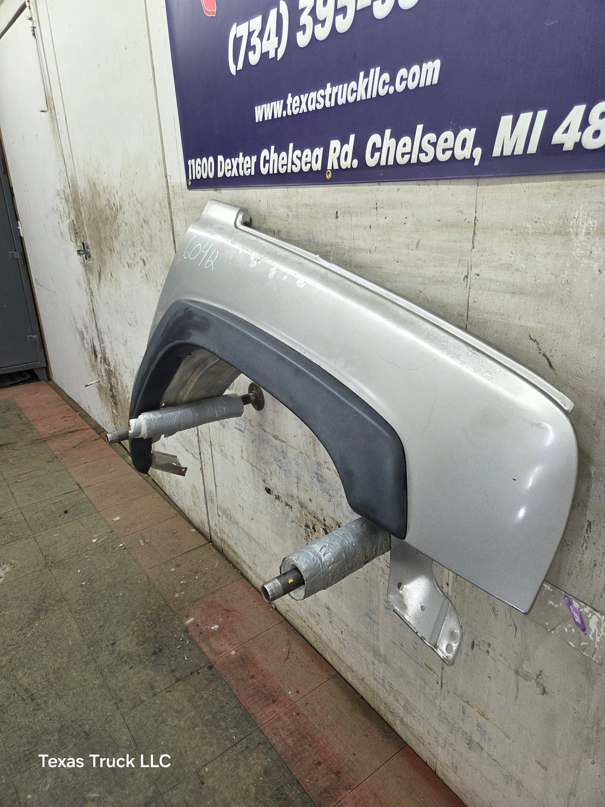 2003-2007 Chevrolet Silverado / Tahoe / Suburban 1500 2500 3500 HD RH Passenger Side "Cateye" Front Fender