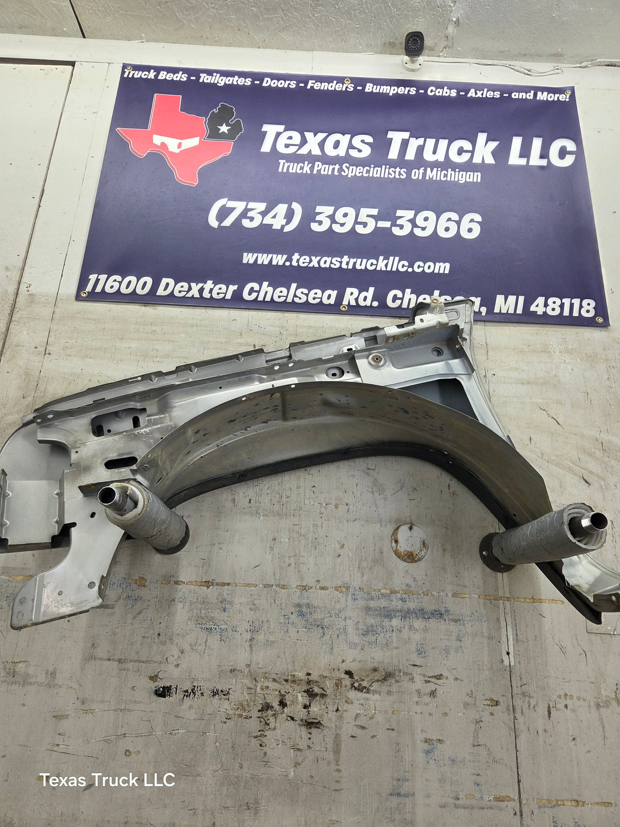 2003-2007 Chevrolet Silverado / Tahoe / Suburban 1500 2500 3500 HD RH Passenger Side "Cateye" Front Fender