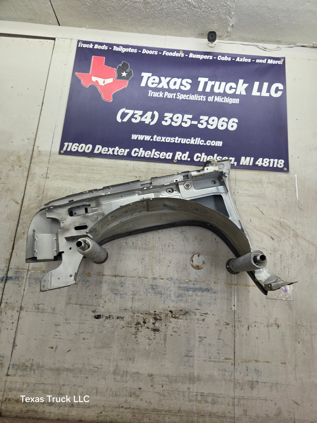 2003-2007 Chevrolet Silverado / Tahoe / Suburban 1500 2500 3500 HD RH Passenger Side "Cateye" Front Fender