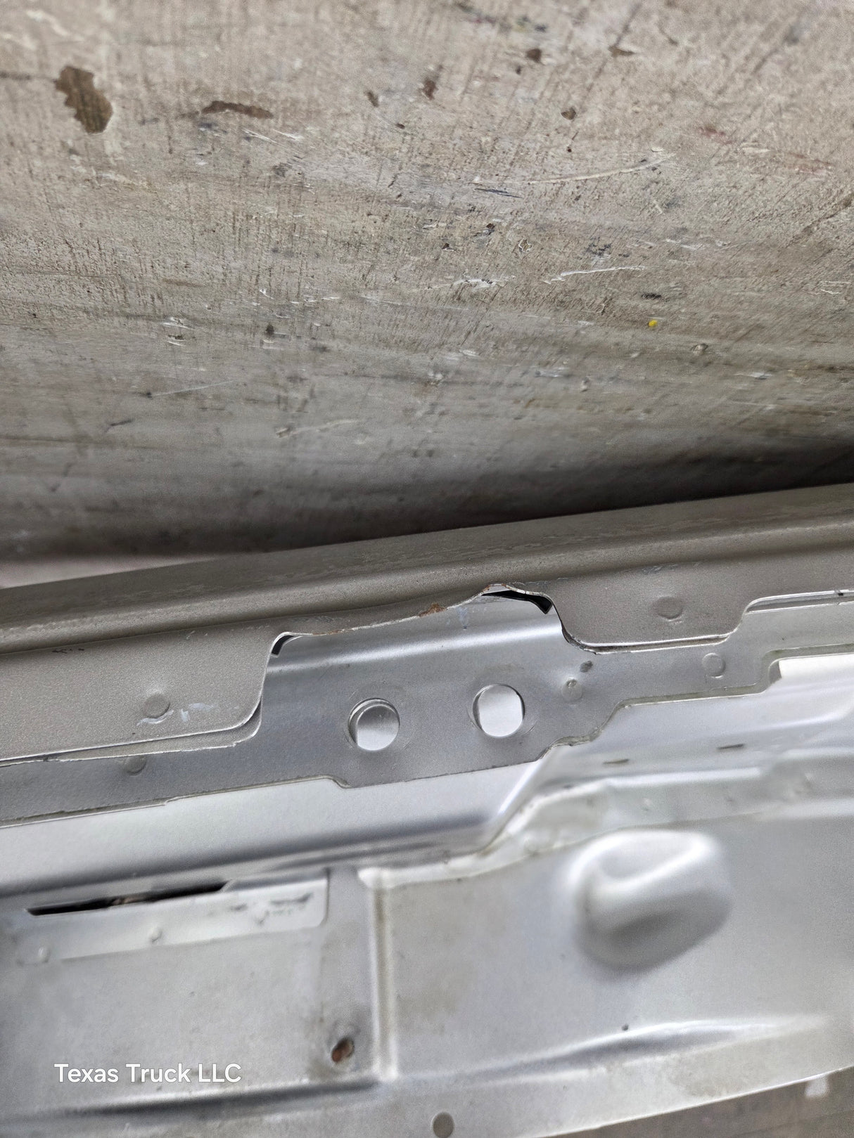 2003-2007 Chevrolet Silverado / Tahoe / Suburban 1500 2500 3500 HD RH Passenger Side "Cateye" Front Fender