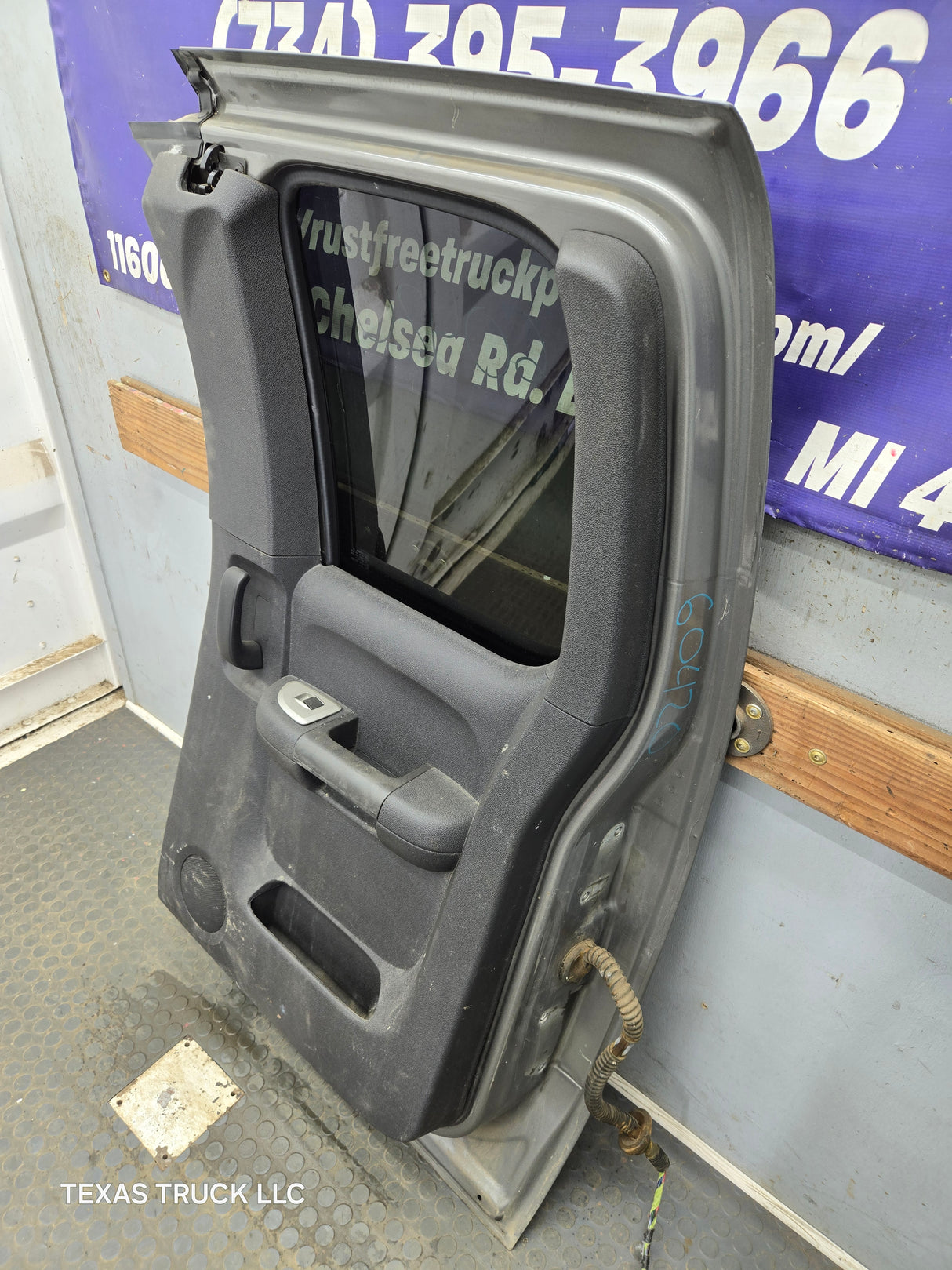 2007-2013 Chevrolet Silverado / GMC Sierra 1500 2500 3500 HD Passenger side Extended Cab RH Rear Door
