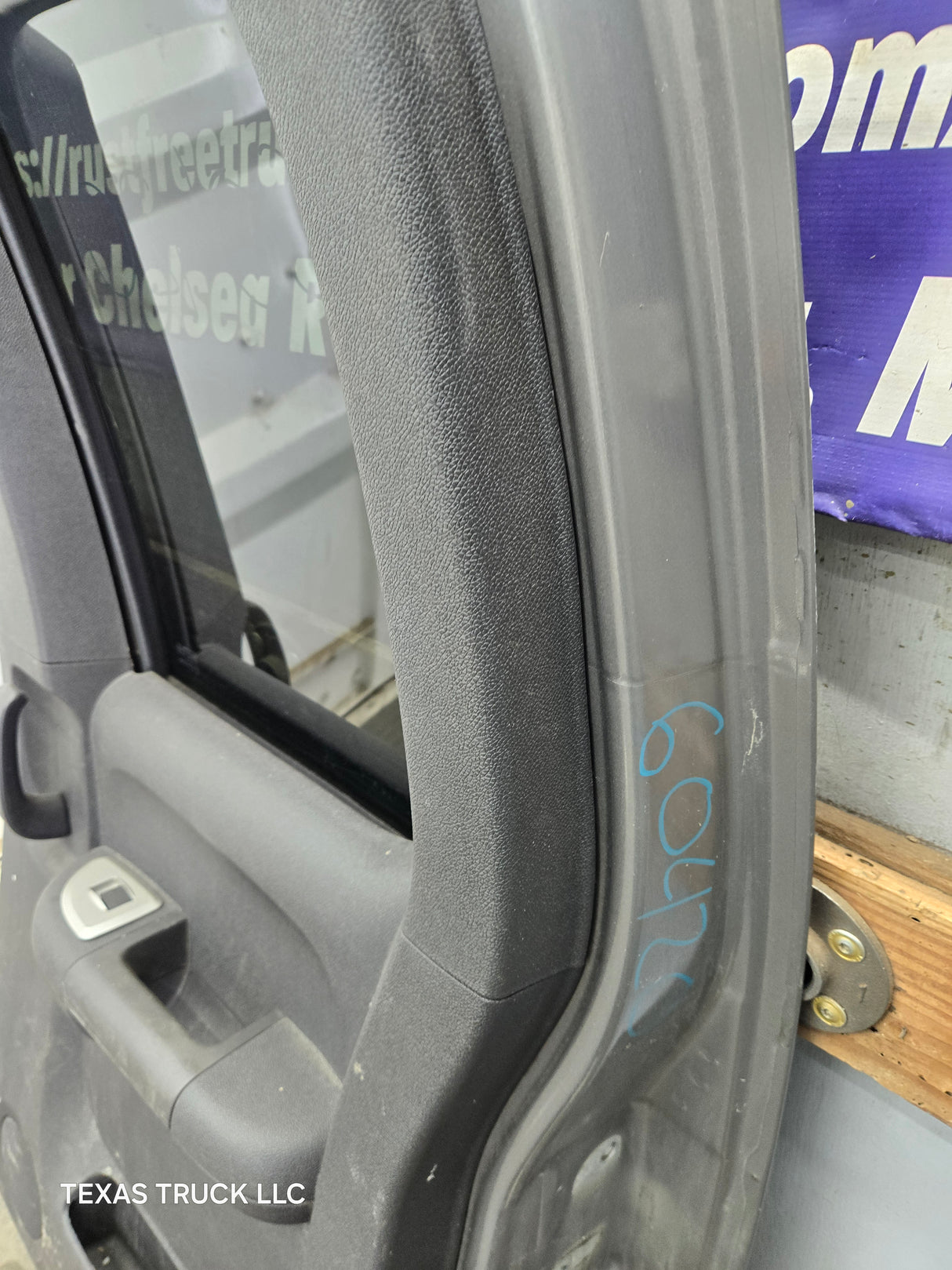 2007-2013 Chevrolet Silverado / GMC Sierra 1500 2500 3500 HD Passenger side Extended Cab RH Rear Door