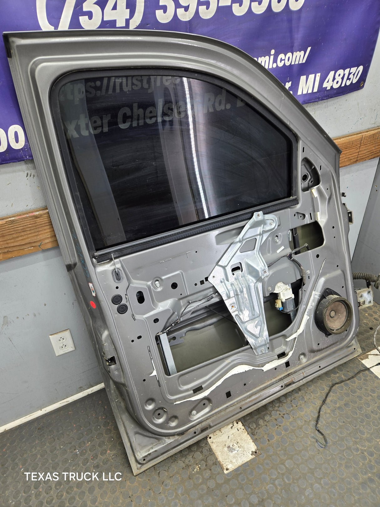2007-2013 Chevrolet Silverado / GMC Sierra 1500 2500 3500 HD LH Front Driver Side Door