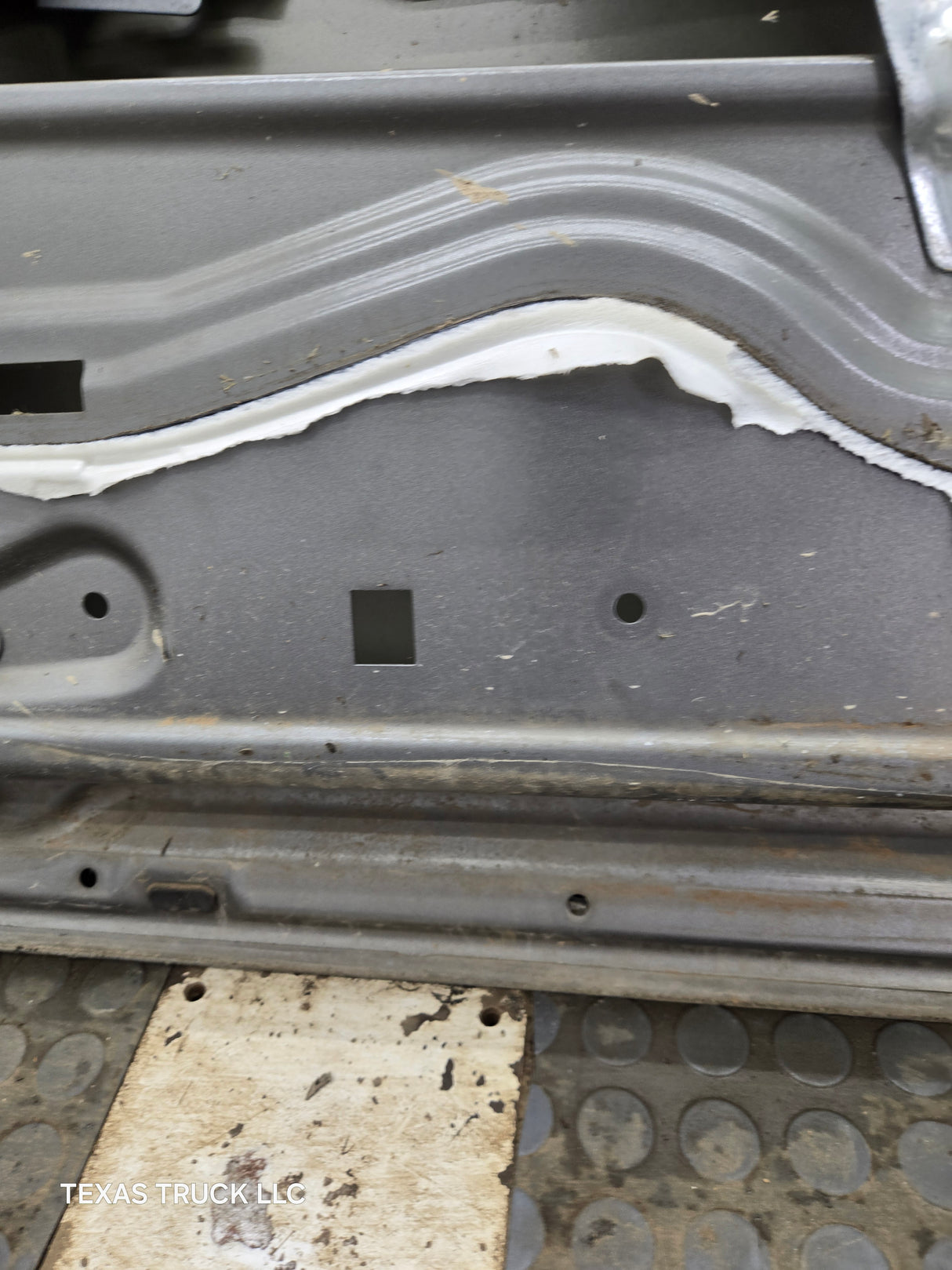 2007-2013 Chevrolet Silverado / GMC Sierra 1500 2500 3500 HD LH Front Driver Side Door