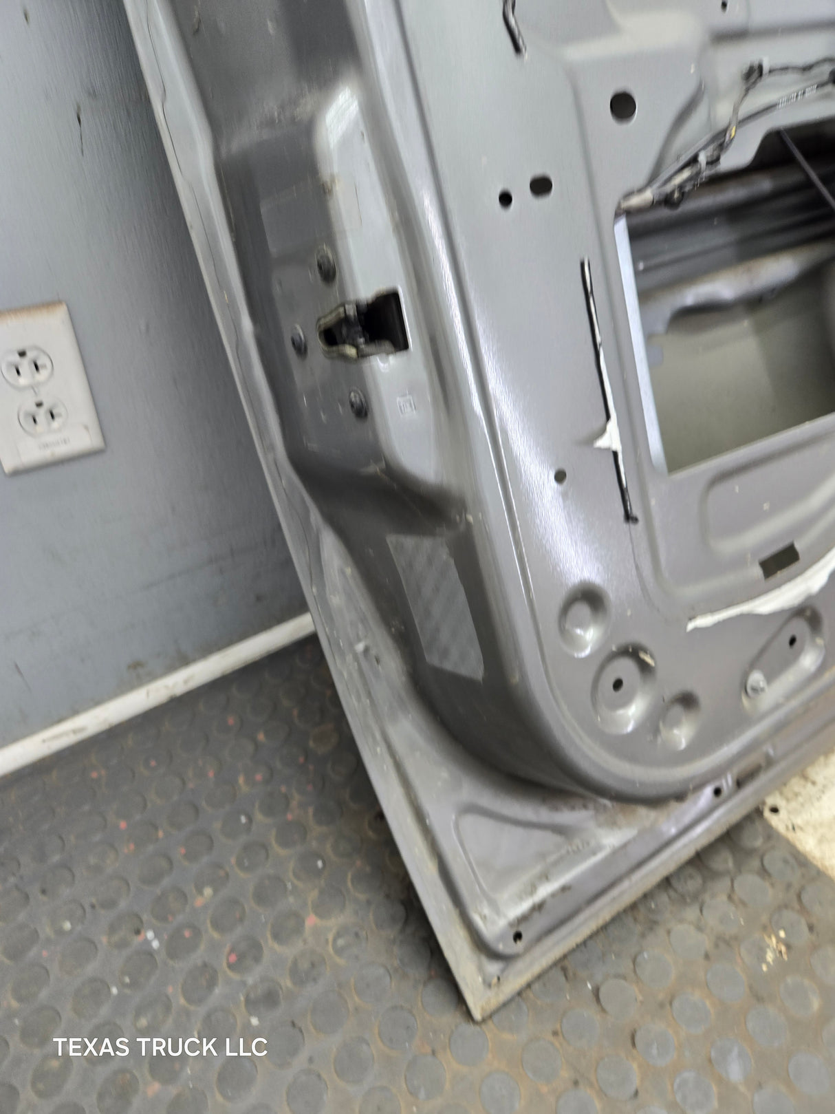 2007-2013 Chevrolet Silverado / GMC Sierra 1500 2500 3500 HD LH Front Driver Side Door