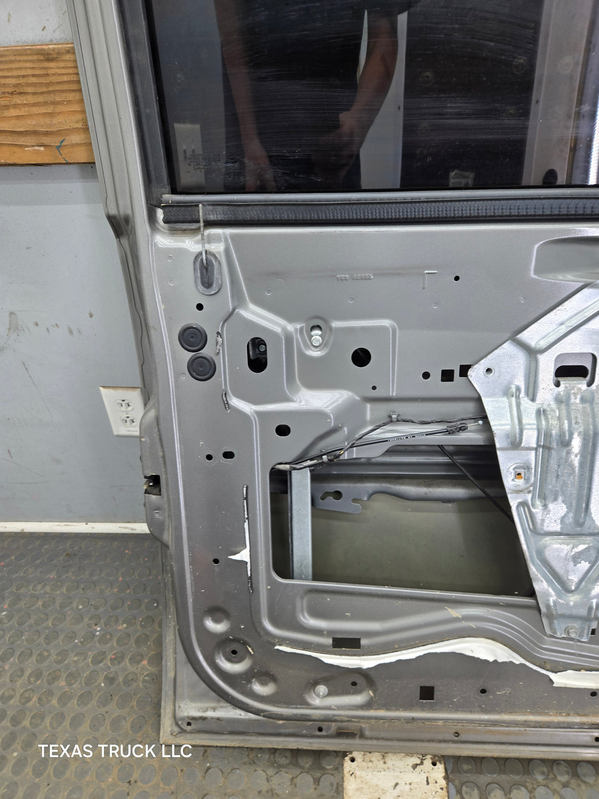 2007-2013 Chevrolet Silverado / GMC Sierra 1500 2500 3500 HD LH Front Driver Side Door