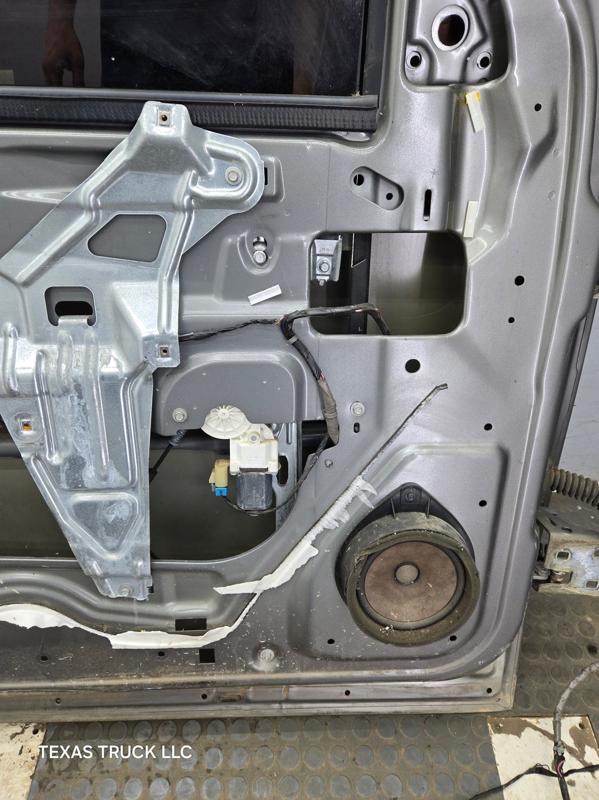 2007-2013 Chevrolet Silverado / GMC Sierra 1500 2500 3500 HD LH Front Driver Side Door