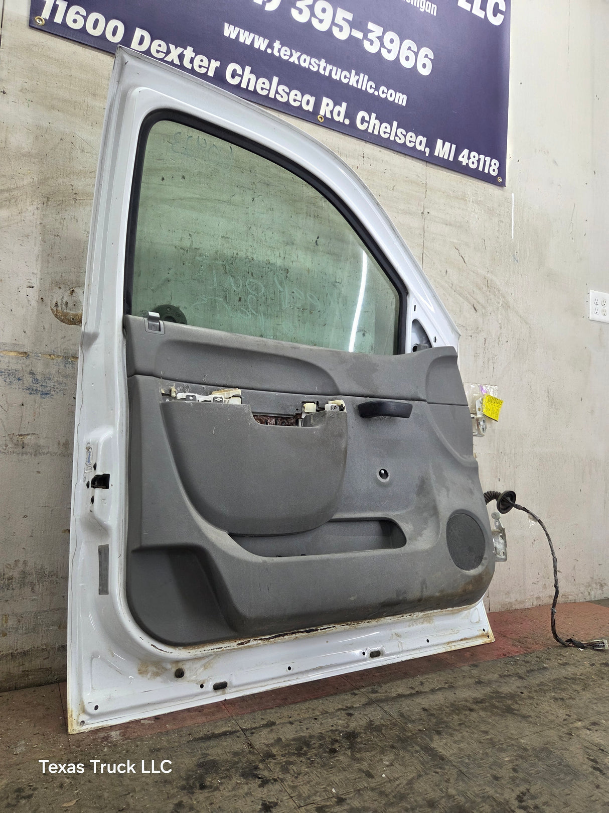 2007-2013 Chevrolet Silverado / GMC Sierra 1500 2500 3500 HD LH Front Driver Side Door