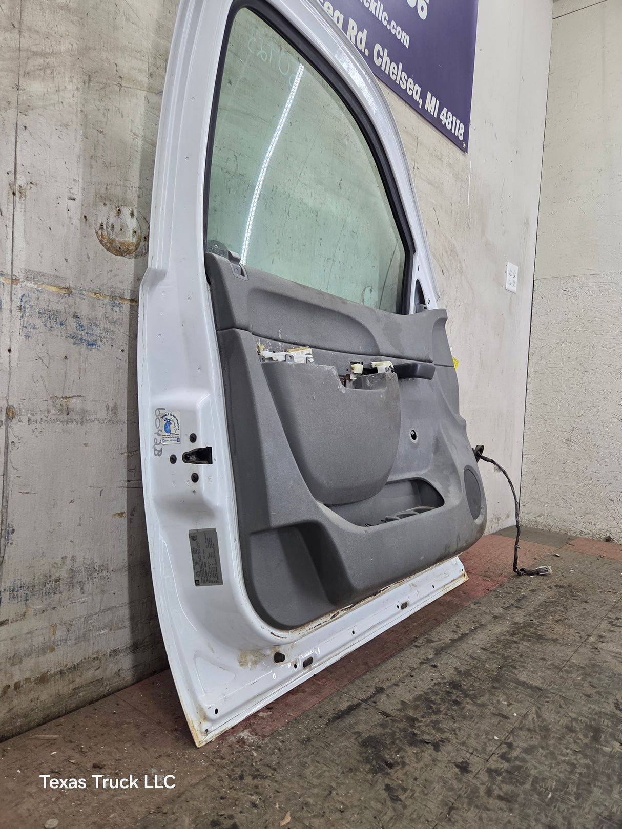 2007-2013 Chevrolet Silverado / GMC Sierra 1500 2500 3500 HD LH Front Driver Side Door