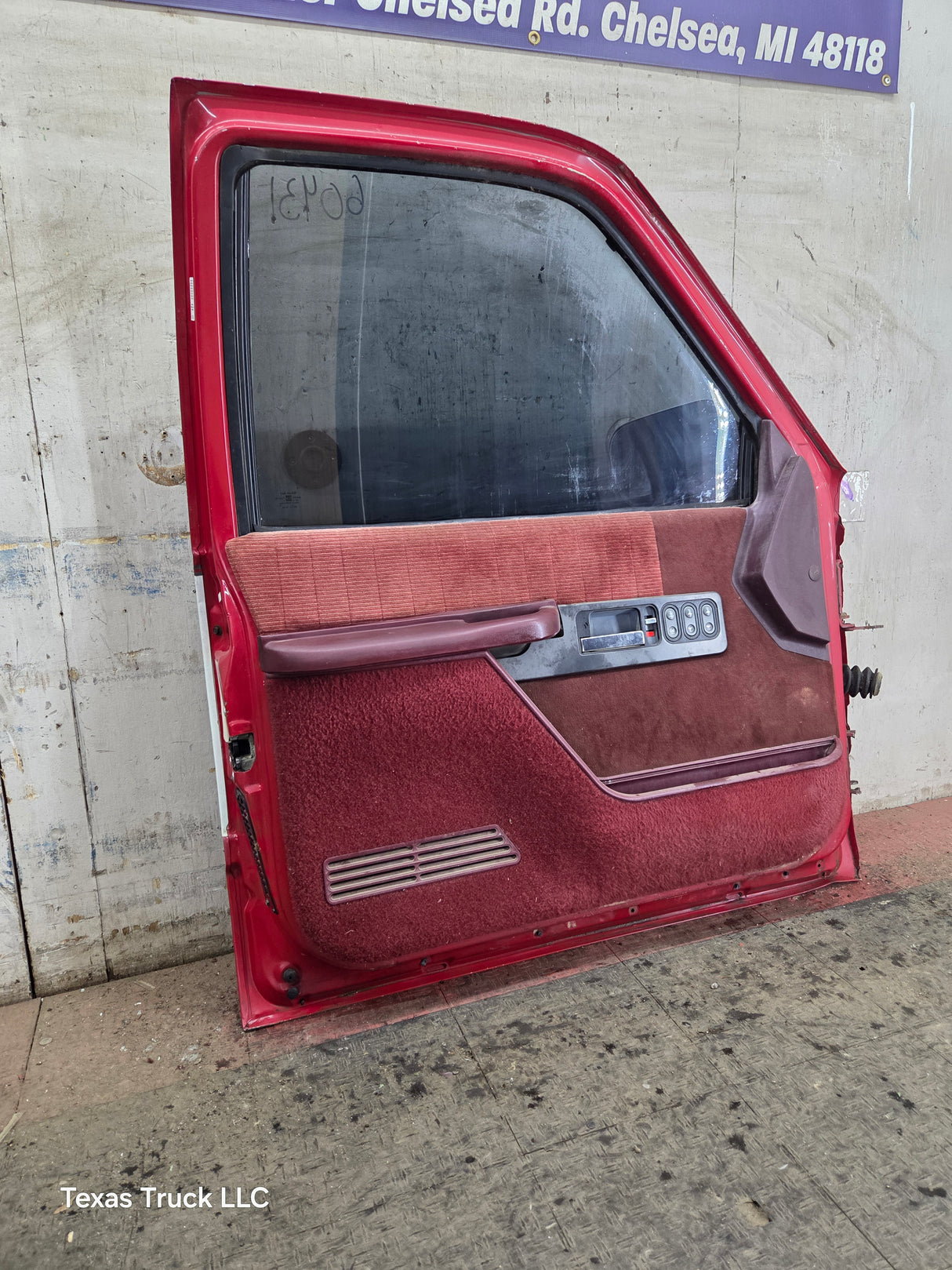 1988-2000 Chevrolet Silverado Suburban GMC Sierra LH Front Driver Side Door