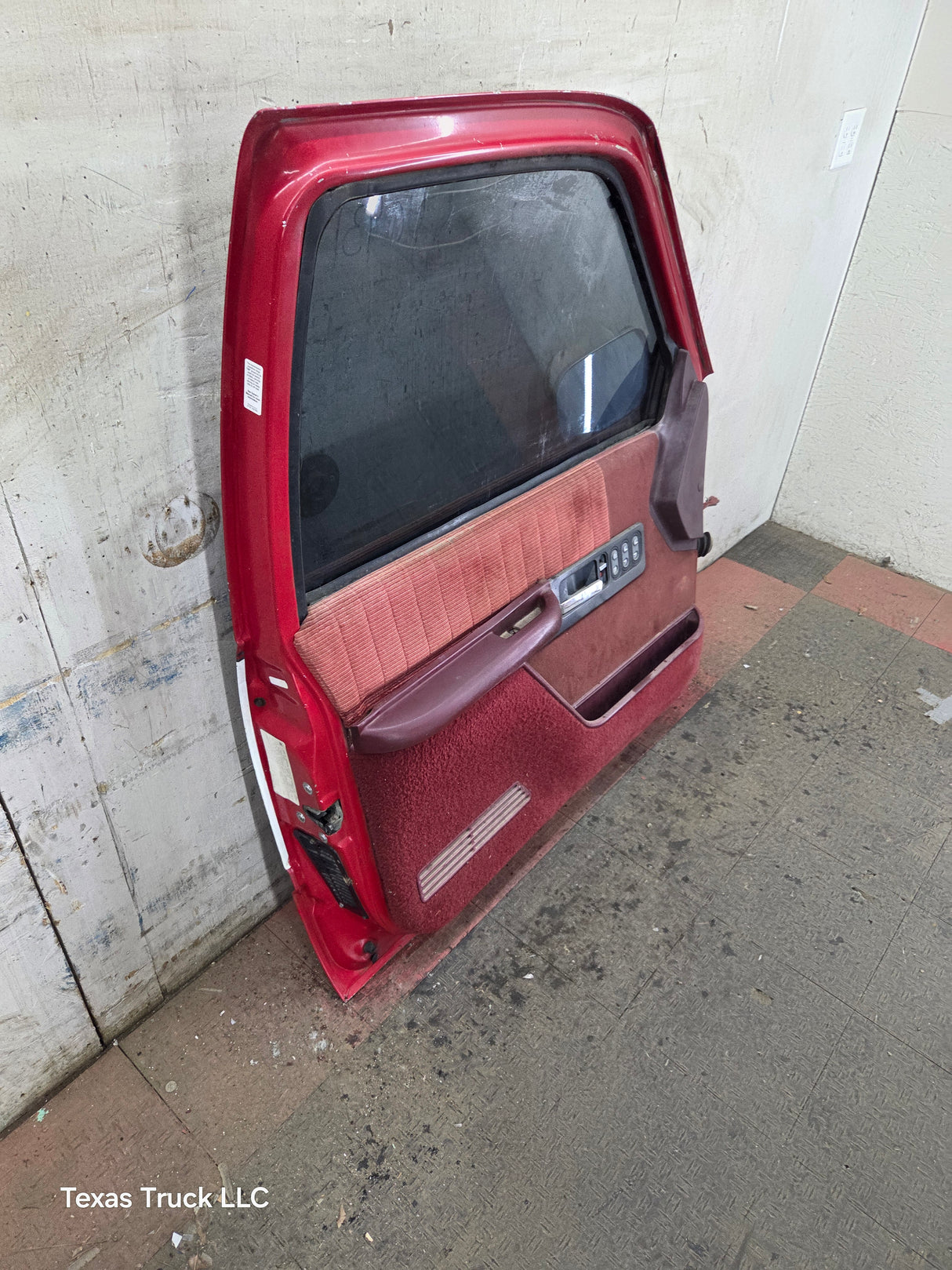 1988-2000 Chevrolet Silverado Suburban GMC Sierra LH Front Driver Side Door
