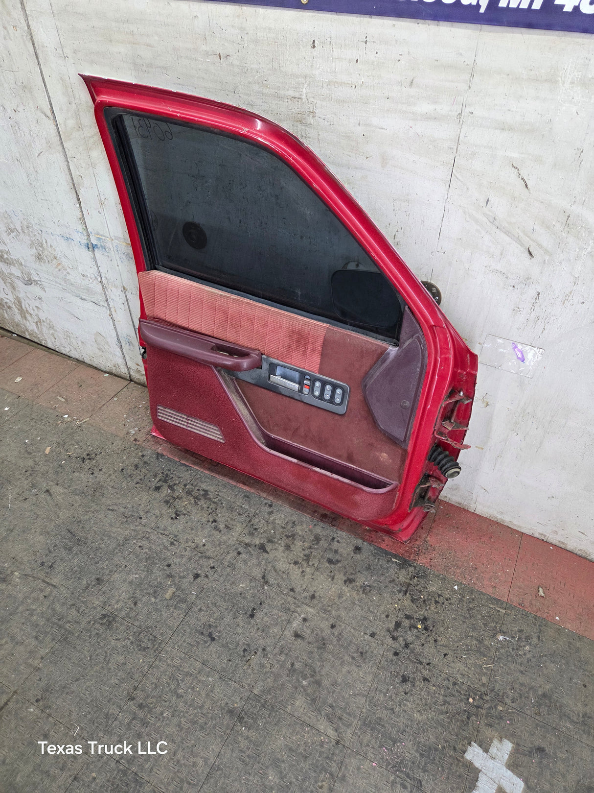 1988-2000 Chevrolet Silverado Suburban GMC Sierra LH Front Driver Side Door
