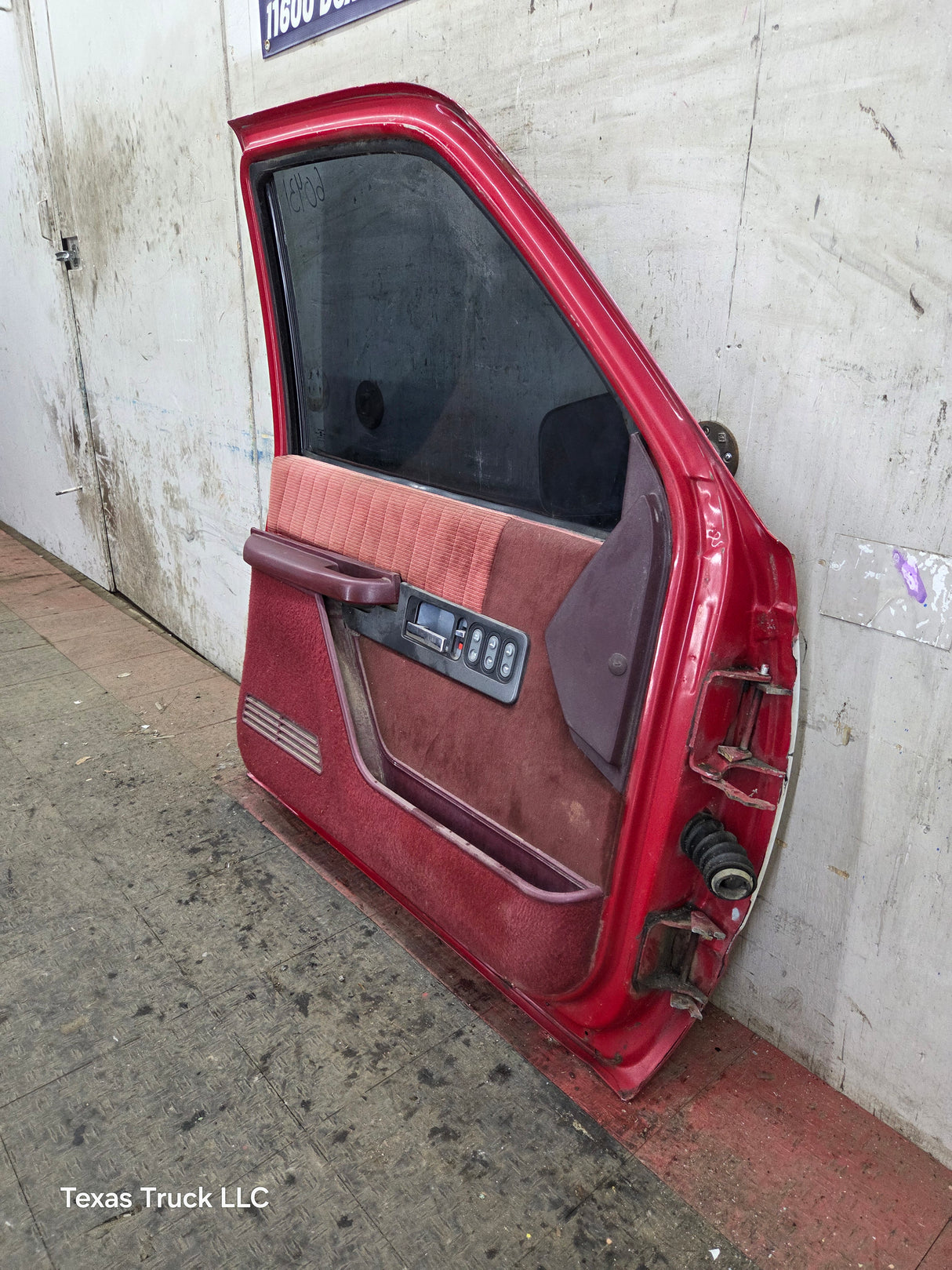 1988-2000 Chevrolet Silverado Suburban GMC Sierra LH Front Driver Side Door