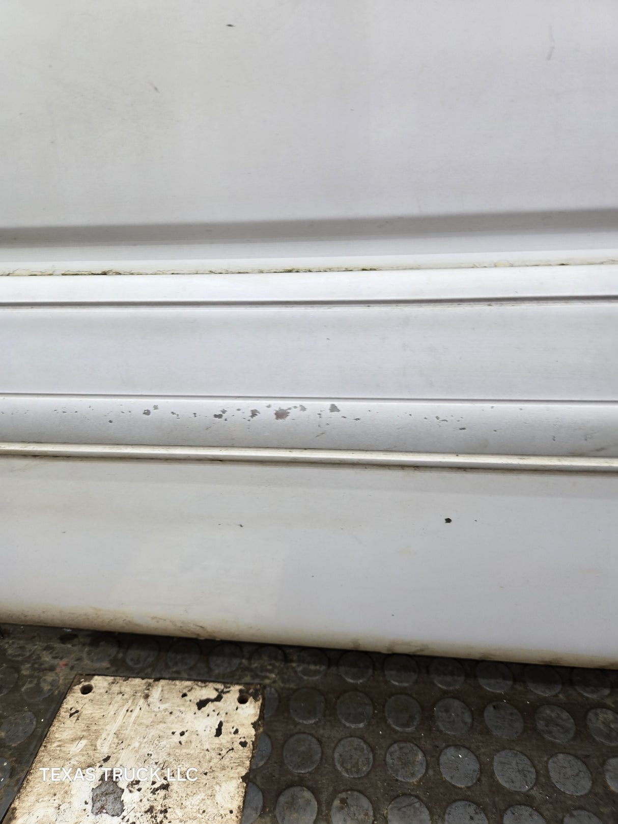 1999-2006 Chevrolet Silverado / GMC Sierra 1500 2500 3500 HD Driver Side Front Door LH - Grey