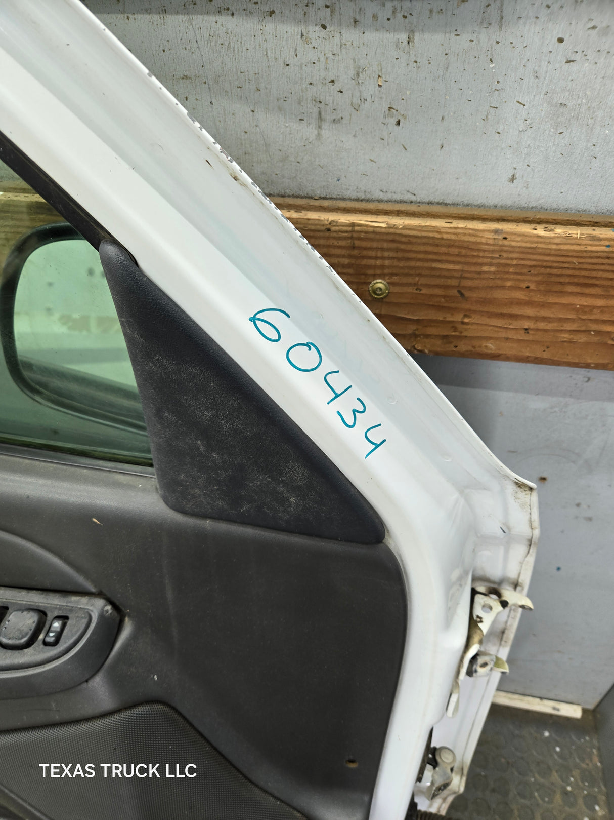 1999-2006 Chevrolet Silverado / GMC Sierra 1500 2500 3500 HD Driver Side Front Door LH - Grey