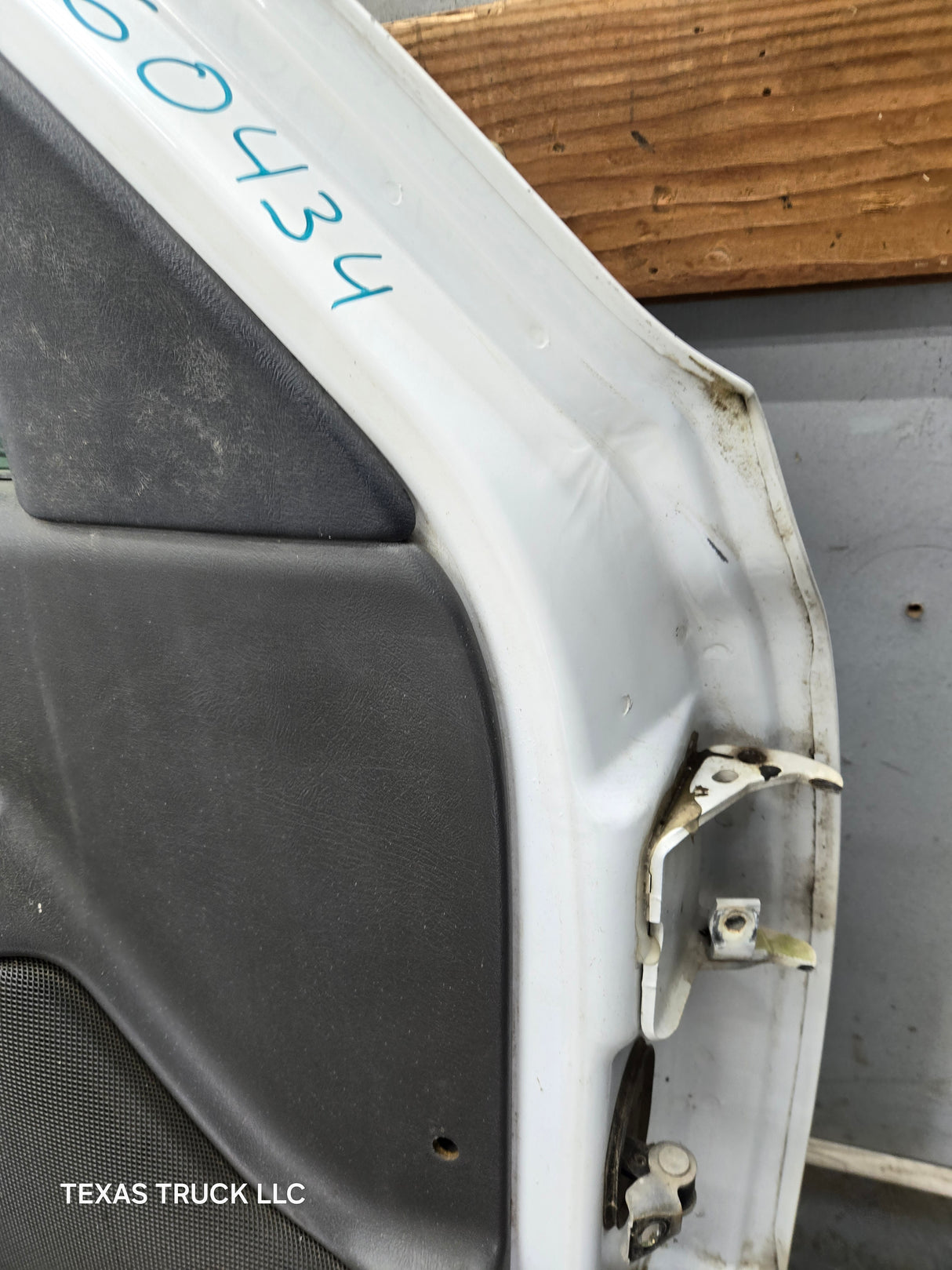 1999-2006 Chevrolet Silverado / GMC Sierra 1500 2500 3500 HD Driver Side Front Door LH - Grey