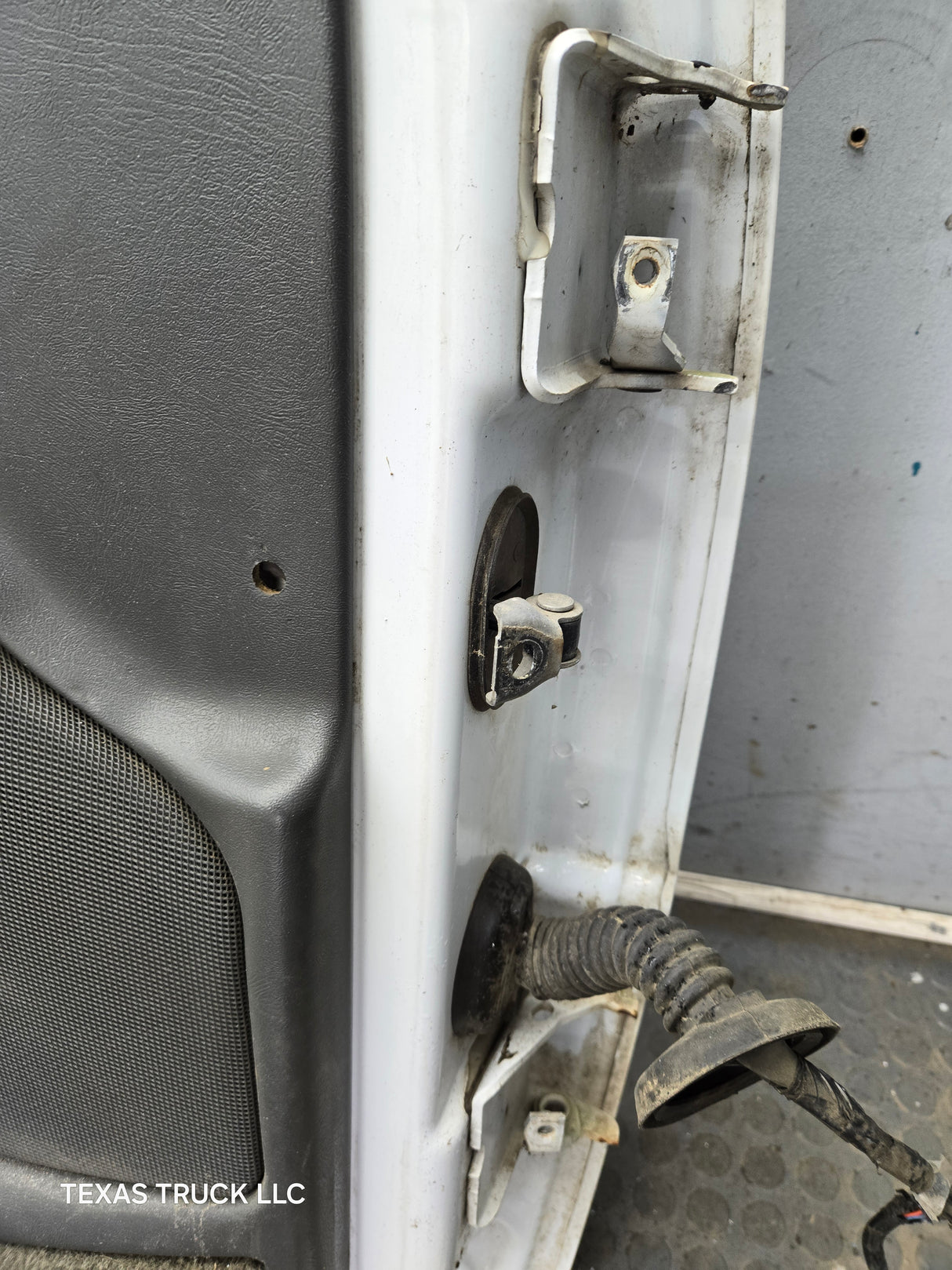 1999-2006 Chevrolet Silverado / GMC Sierra 1500 2500 3500 HD Driver Side Front Door LH - Grey