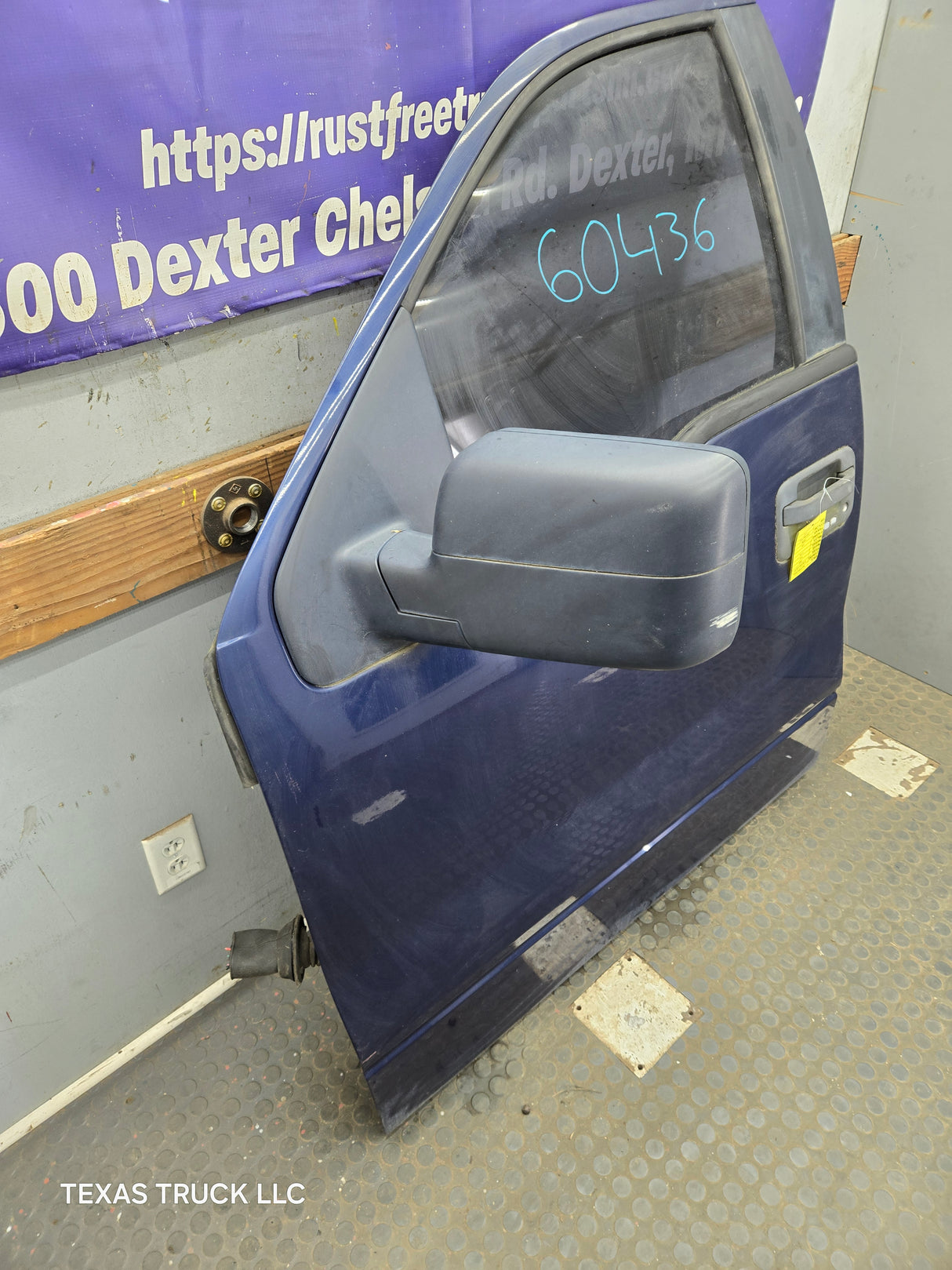 2004-2008 Ford F150 Crew Cab Driver Side Front Door LH