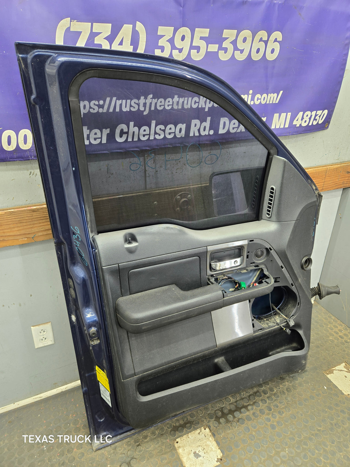 2004-2008 Ford F150 Crew Cab Driver Side Front Door LH