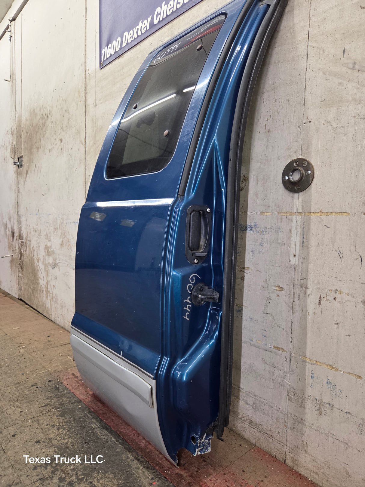 1999-2007 Ford Super Duty F250 F350 F450 F550 RH Extended Cab Passenger Rear Door