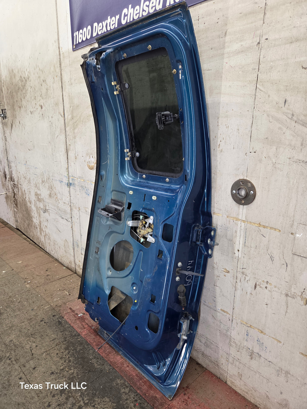 1999-2007 Ford Super Duty F250 F350 F450 F550 RH Extended Cab Passenger Rear Door
