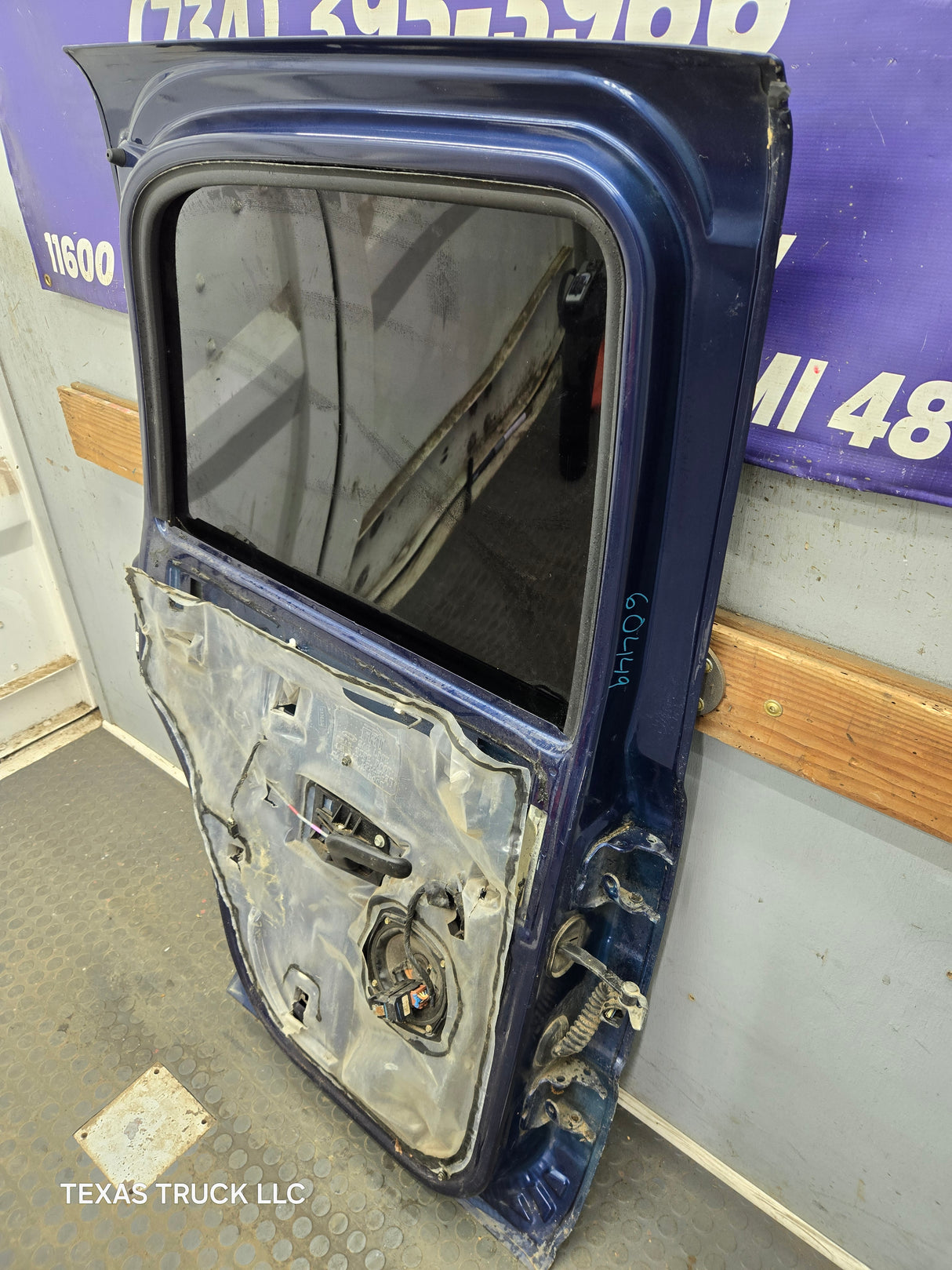 2001-2006 Chevrolet Tahoe / GMC Yukon 1500 2500HD Rear Driver Side Rear Door LH