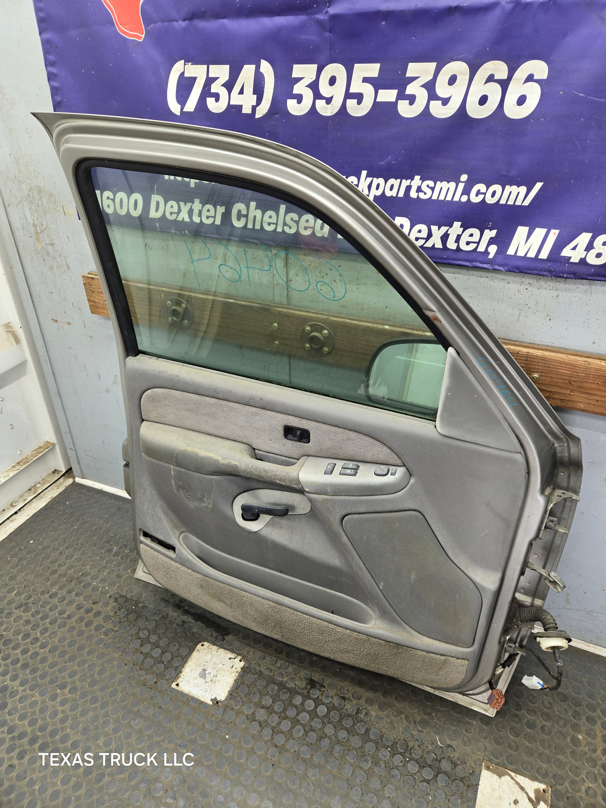 1999-2006 Chevrolet Silverado / GMC Sierra 1500 2500 3500 HD Front Driver Side Door LH