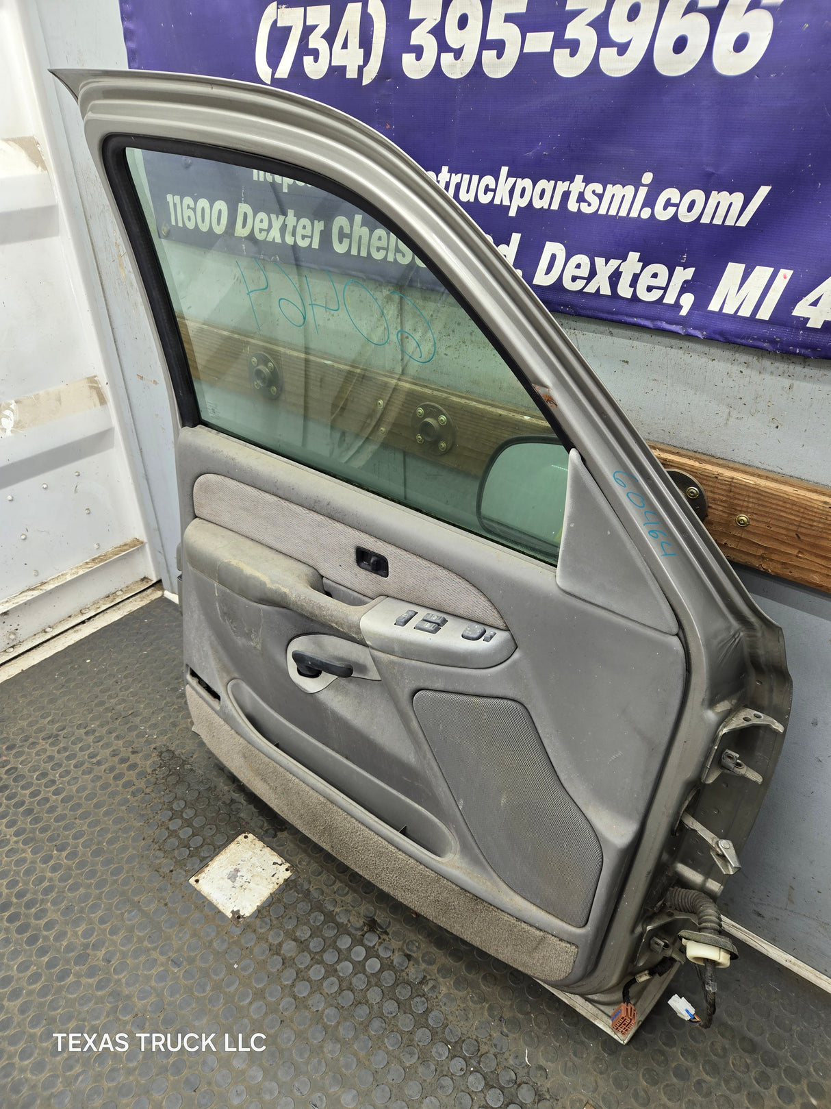 1999-2006 Chevrolet Silverado / GMC Sierra 1500 2500 3500 HD Front Driver Side Door LH