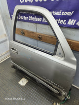 1999-2006 Chevrolet Silverado / GMC Sierra 1500 2500 3500 HD Front Passenger Side Door RH