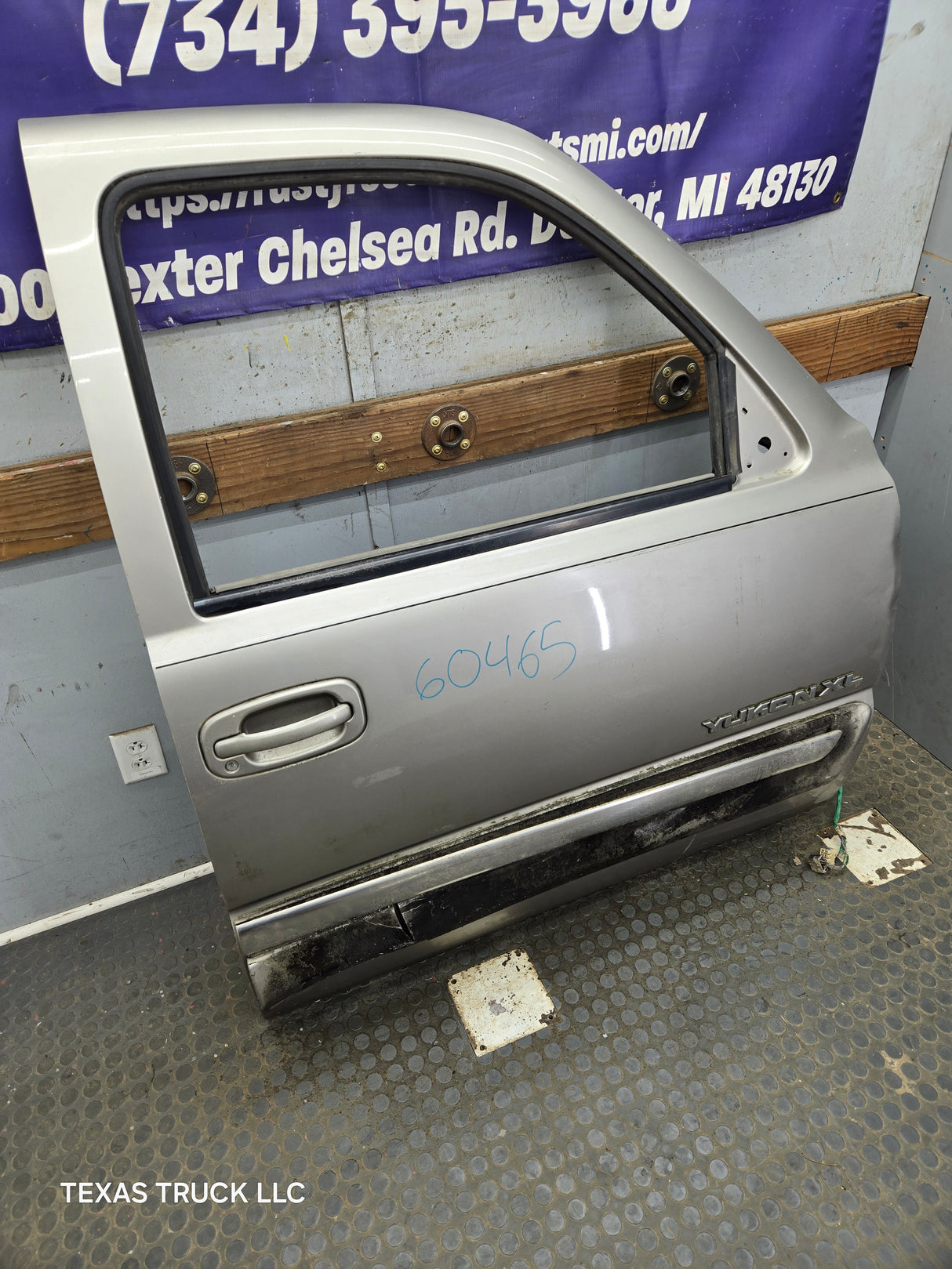 1999-2006 Chevrolet Silverado / GMC Sierra 1500 2500 3500 HD Front Passenger Side Door RH