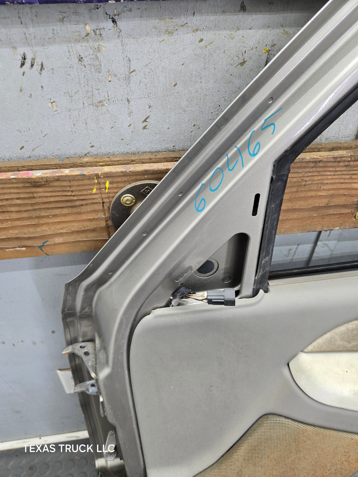 1999-2006 Chevrolet Silverado / GMC Sierra 1500 2500 3500 HD Front Passenger Side Door RH