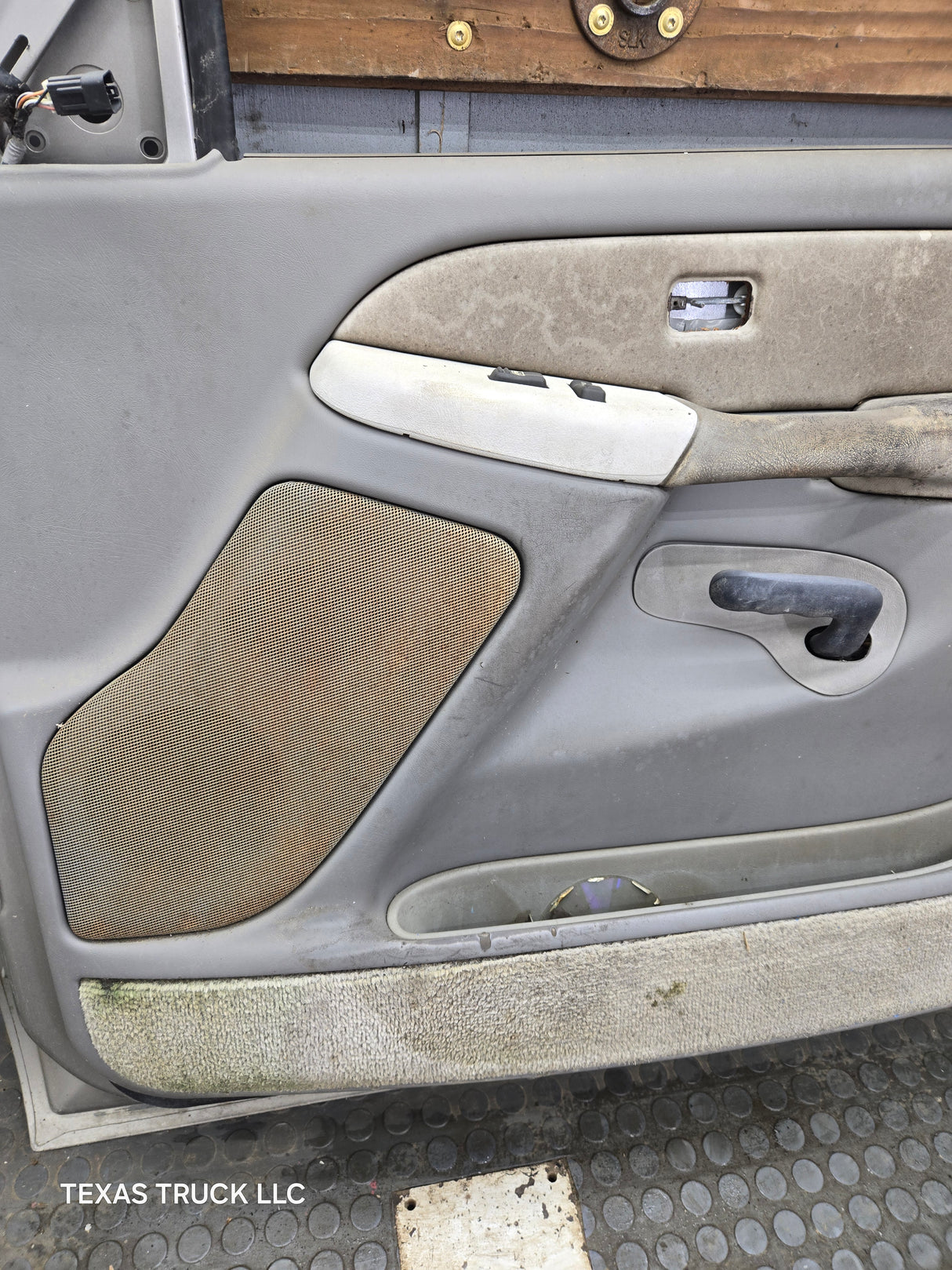 1999-2006 Chevrolet Silverado / GMC Sierra 1500 2500 3500 HD Front Passenger Side Door RH