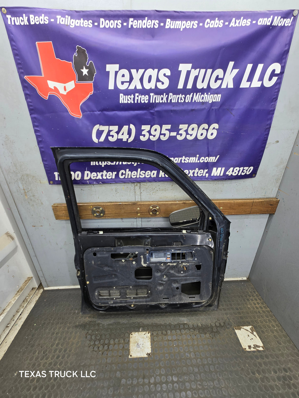 1988-2000 Chevrolet Silverado Suburban GMC Sierra LH Front Driver Side Door