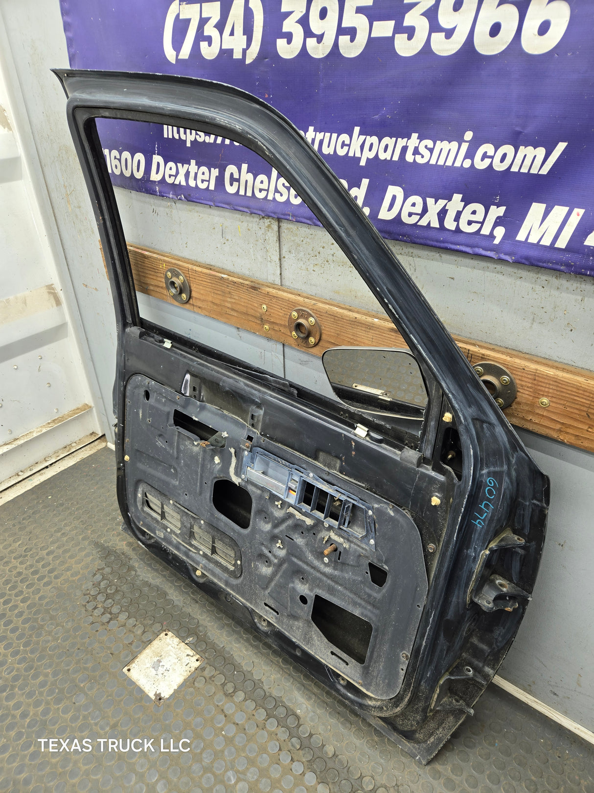 1988-2000 Chevrolet Silverado Suburban GMC Sierra LH Front Driver Side Door