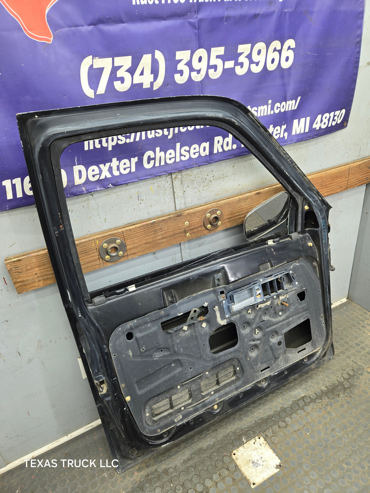 1988-2000 Chevrolet Silverado Suburban GMC Sierra LH Front Driver Side Door