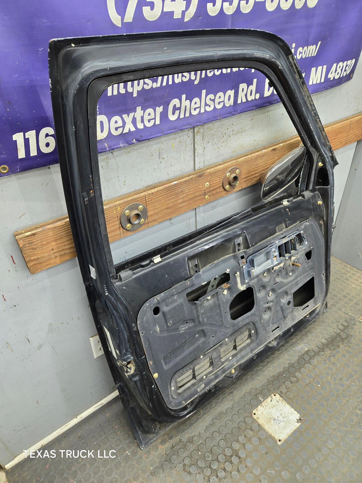 1988-2000 Chevrolet Silverado Suburban GMC Sierra LH Front Driver Side Door
