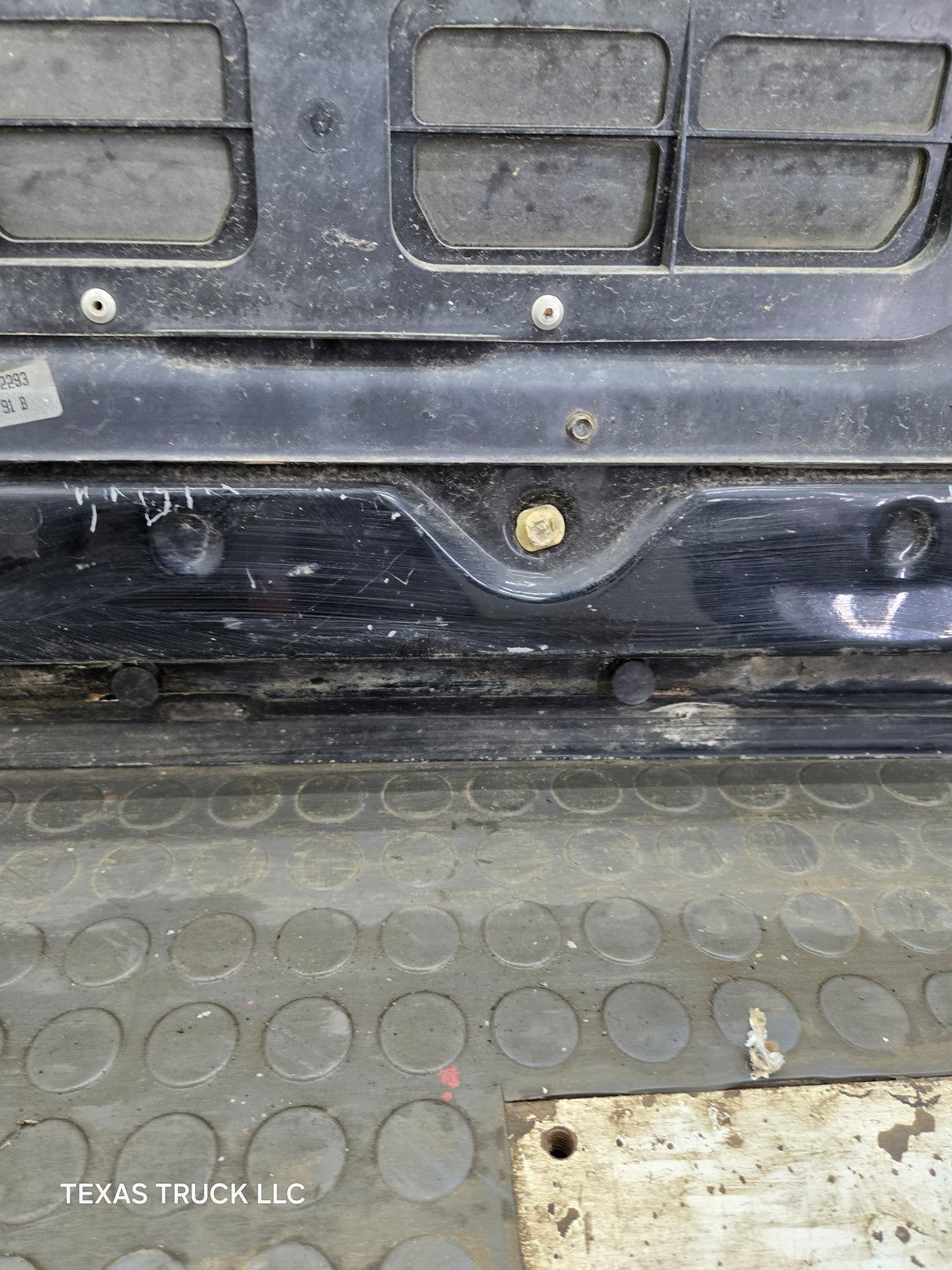 1988-2000 Chevrolet Silverado Suburban GMC Sierra LH Front Driver Side Door