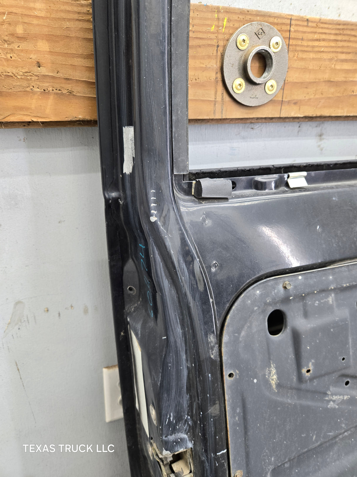 1988-2000 Chevrolet Silverado Suburban GMC Sierra LH Front Driver Side Door