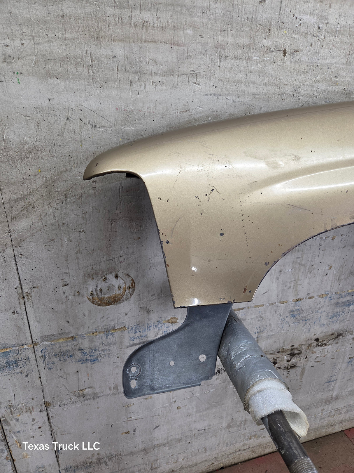 1999-2002 Chevrolet Silverado / Tahoe / Suburban 1500 2500 3500 HD LH Driver Side Front Fender