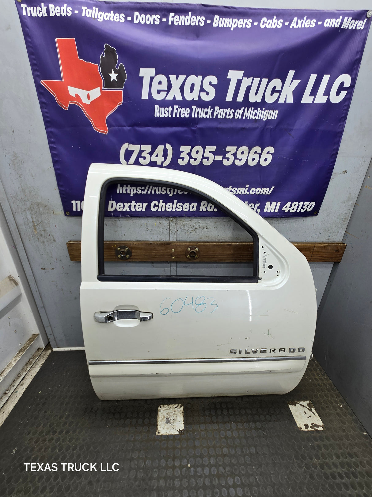 2007-2013 Chevrolet Silverado / GMC Sierra 1500 25000 3500 HD LH Front Passenger Side Door