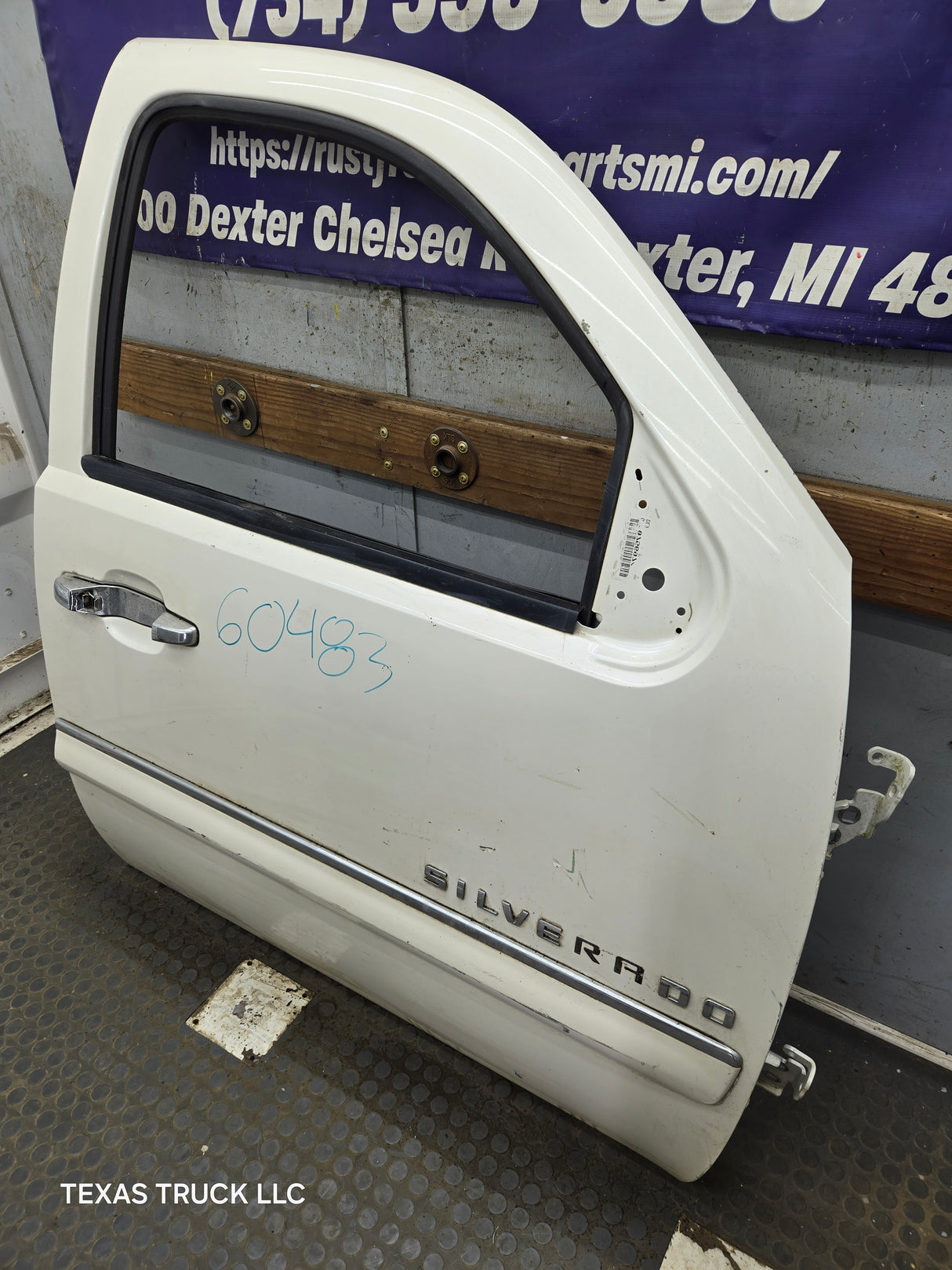 2007-2013 Chevrolet Silverado / GMC Sierra 1500 25000 3500 HD LH Front Passenger Side Door