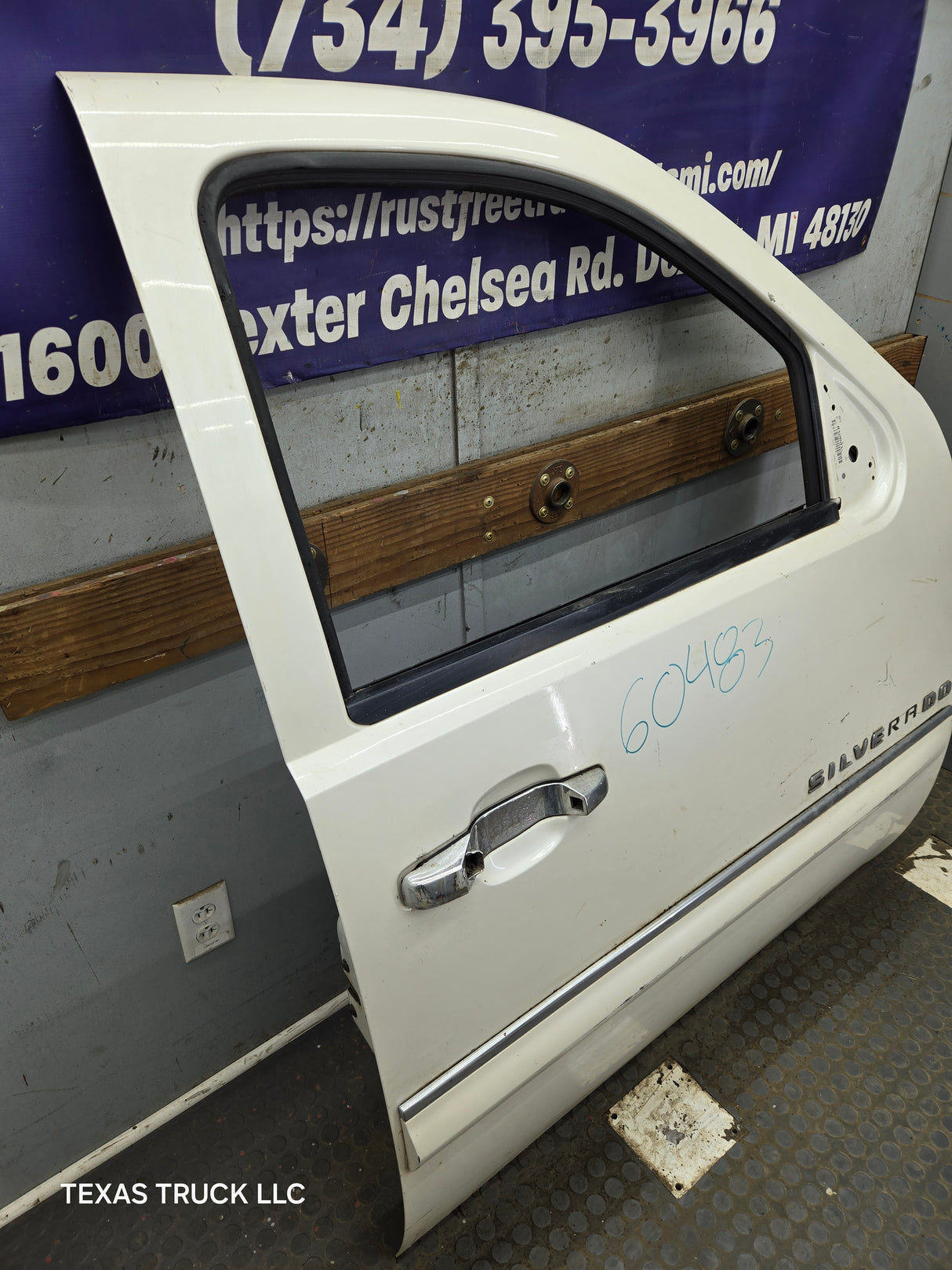 2007-2013 Chevrolet Silverado / GMC Sierra 1500 25000 3500 HD LH Front Passenger Side Door