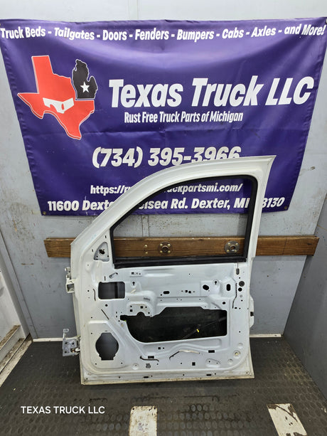 2007-2013 Chevrolet Silverado / GMC Sierra 1500 25000 3500 HD LH Front Passenger Side Door