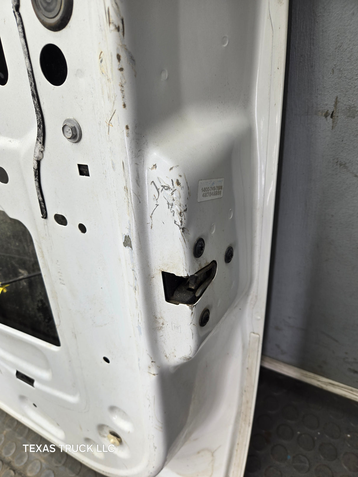 2007-2013 Chevrolet Silverado / GMC Sierra 1500 25000 3500 HD LH Front Passenger Side Door