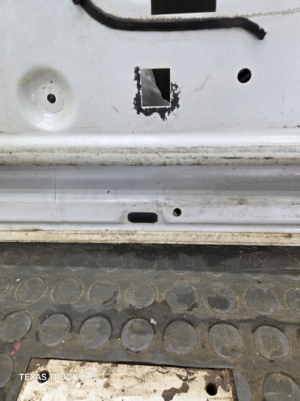 2007-2013 Chevrolet Silverado / GMC Sierra 1500 25000 3500 HD LH Front Passenger Side Door