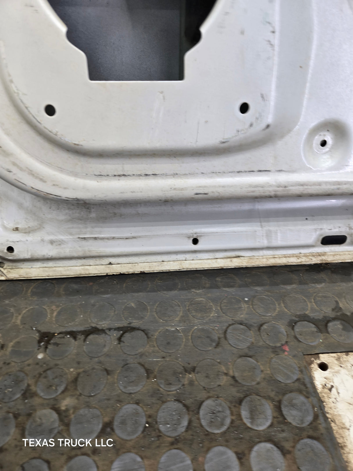 2007-2013 Chevrolet Silverado / GMC Sierra 1500 25000 3500 HD LH Front Passenger Side Door